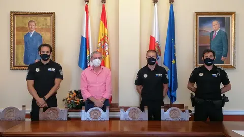 Toma de posesi&oacute;n de dos nuevos polic&iacute;as locales.