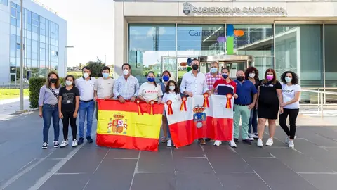 El consejero de Desarrollo Rural, Ganader&iacute;a, Pesca, Alimentaci&oacute;n y Medio Ambiente, Guillermo Blanco, recibe a los ganaderos c&aacute;ntabros galardonados en el Campeonato Nacional de Ganado Vacuno de Salamanca.