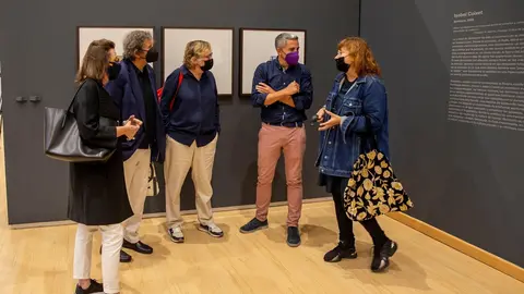 El Vicepresidente Y Consejero De Universidades, Igualdad, Cultura Y Deporte, Pablo Zuloaga, Visita Con Isabel Coixet La Exposici&oacute;n De Esta Directora, Guionista Y Productora, Dentro Del Programa Photoespa&ntilde;a.