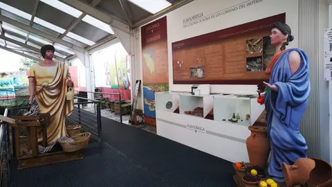 Figuras de romanos colocadas en el centro de interpretaci&oacute;n de Flaviobriga