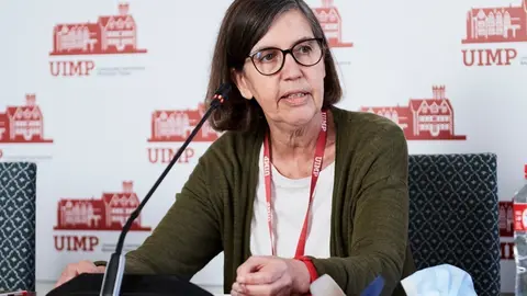 Archivo - La rectora de la UIMP. Mar&iacute;a Luz Mor&aacute;n, en rueda de prensa en Santander