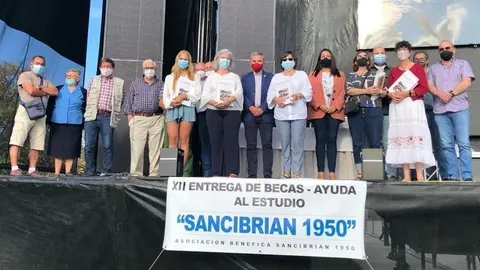 Entrega de premios de la Asociaci&oacute;n Sancibri&aacute;n  los mejores estudiantes del municipio