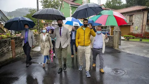 Los consejeros de Medio Ambiente, Guillermo Blanco, y de Obras P&uacute;blicas, Jos&eacute; Luis Gochicoa, inauguran la mejora del saneamiento de La Penilla