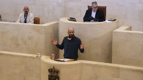 Archivo - El director general de Salud P&uacute;blica, Reinhard Wallman, comparece en el Parlamento