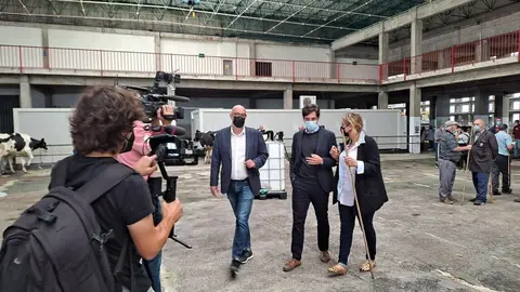 F&eacute;lix &Aacute;lvarez, con el eurodiputado Adr&iacute;an V&aacute;zques y Marta Garc&iacute;a