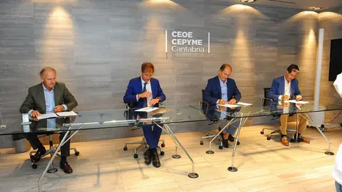 Los presidentes de las cuatro empresariales organizaciones firmantes del manifiesto