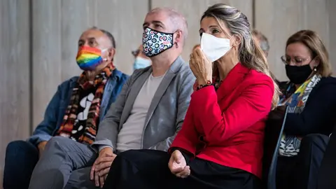 el secretario general de CCOO, Unai Sordo y la presidenta segunda y ministra de Trabajo y Econom&iacute;a Social, Yolanda D&iacute;az, en primer plano durante su participaci&oacute;n en una jornada de empleo, junto al l&iacute;der de UGT