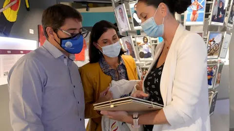 La alcaldesa de Santander con Mari Cruz Rodr&iacute;guez