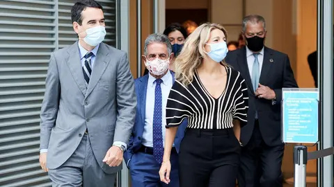 (I-D) El presidente del Centro Bot&iacute;n, Javier Bot&iacute;n-Sanz; el presidente de Cantabria, Miguel &Aacute;ngel Revilla; y la vicepresidenta segunda del Gobierno y ministra de Trabajo, Yolanda D&iacute;az, en el Centro Bot&iacute;n,  en Santander.