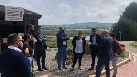 Visita de representantes de Cs a Vuelta Ostrera