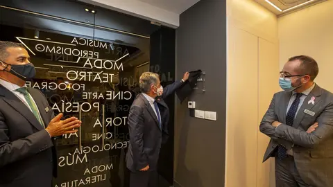 19:00 horas. Centro Comercial Bah&iacute;a de Santander 
El presidente de Cantabria, Miguel &Aacute;ngel Revilla, asiste a la inauguraci&oacute;n de la Sala de &Aacute;mbito Cultural. 
14 NOVIEMBRE 2021 &copy; Miguel De la Parra