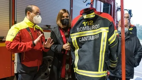 10:00 horas.  Parque de Emergencias de Villacarriedo. La consejera de Presidencia, Interior, Justicia y Acci&oacute;n Exterior, Paula Fern&aacute;ndez, visita el parque de bomberos con motivo de las obras de mejora efectuadas y los preparativos de la campa&ntilde;a de invierno del Servicio de Emergencias. 15 de noviembre de 2021 &copy; Ra&uacute;l Lucio