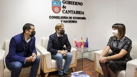 10:00 horas. Consejer&iacute;a de Econom&iacute;a y Hacienda
La consejera de Econom&iacute;a y Hacienda, Mar&iacute;a S&aacute;nchez, se re&uacute;ne con el presidente de la Federaci&oacute;n de Municipios de Cantabria, Pablo Diestro.
19 de noviembre de 2021
Fotograf&iacute;a: Silvia Bouzo