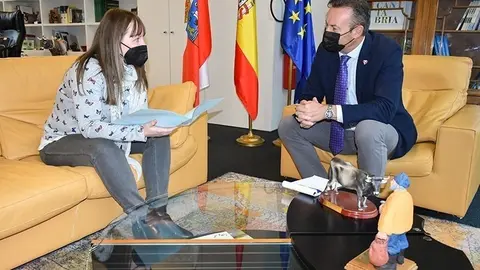 10:00 horas. Sala de reuniones de la Consejer&iacute;a de Desarrollo Rural, Ganader&iacute;a, Pesca, Alimentaci&oacute;n y Medio Ambiente (tercera planta)

El consejero de Desarrollo Rural, Ganader&iacute;a, Pesca, Alimentaci&oacute;n y Medio Ambiente, Guillermo Blanco, recibe a la alcaldesa de Bareyo, &Aacute;ngela Ruiz. 
23 de diciembre de 2021