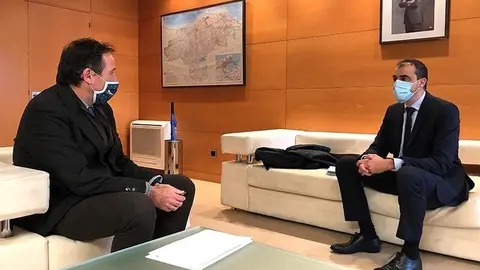 10:00 horas. Despacho del consejero de Obras P&uacute;blicas, Ordenaci&oacute;n del Territorio
y Urbanismo
El consejero de Obras P&uacute;blicas, Ordenaci&oacute;n del Territorio y Urbanismo, Jos&eacute; Luis
Gochicoa, se re&uacute;ne con el alcalde de Alfoz de Lloredo, Enrique Bretones. 
01 de diciembre de 2021