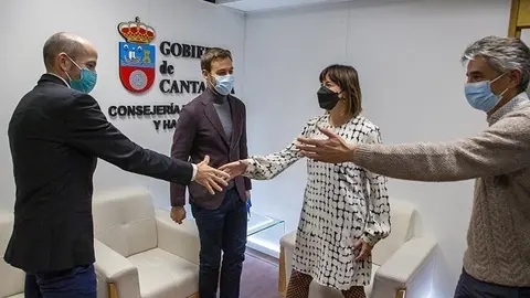 La consejera de Economia y Hacienda, Mar&iacute;a S&aacute;nchez, se re&uacute;ne con Marc Bournisien de Valmont, analista de pol&iacute;ticas de la Unidad de pol&iacute;ticas regionales y rurales de la OCDE, y Jos&eacute; Enrique Garcilazo, Subjefe de la Divisi&oacute;n de Desarrollo Regional y Gobernanza Multinivel de la OCDE