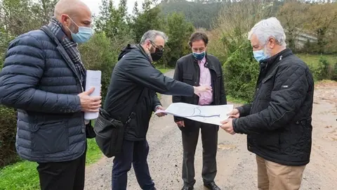 13:30 horas. Ayuntamiento de Puente Viesgo. El consejero de Obras P&uacute;blicas, Ordenaci&oacute;n del Territorio y Urbanismo, Jos&eacute; Luis Gochicoa, realiza una visita institucional al municipio de Puente Viesgo. 10 de diciembre de 2021 &copy; Ra&uacute;l Lucio