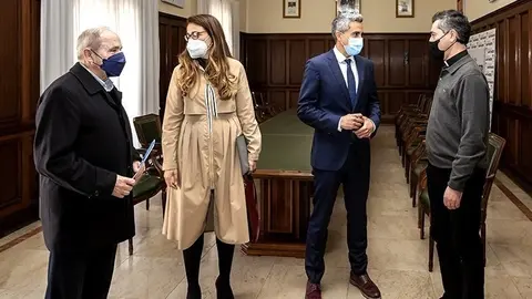 12:30 horas. Obispado de Santander
El vicepresidente y consejero de Universidades, Igualdad, Cultura y Deporte, Pablo Zuloaga, participa en la comisi&oacute;n mixta Gobierno de Cantabria-Obispado para el patrimonio hist&oacute;rico de la Iglesia Cat&oacute;lica.
22 de marzo de 2022
Fotograf&iacute;a: Silvia Bouzo