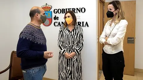 La Consejer&iacute;a de Presidencia, Interior, Justicia y Acci&oacute;n Exterior, elabora un convenio de colaboraci&oacute;n con la Federaci&oacute;n C&aacute;ntabra de Socorrismo.
29 de marzo de 2022
Fotograf&iacute;a: Silvia Bouzo