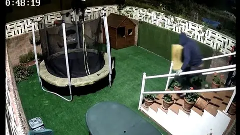 3593D442-C618-451F-8AED-58D01E054D66