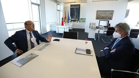 El consejero de Industria, Turismo, Innovaci&oacute;n, Transporte y Comercio, Javier L&oacute;pez Marcano, recibe al m&eacute;dico de Rafa Nadal, Dr. Cotorro.
09 may 22