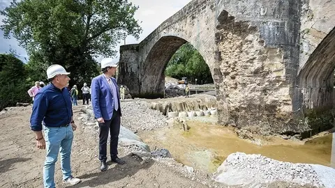 11:00 horas. Puente Viejo (Puente Arce, Pi&eacute;lagos)
El consejero de Obras P&uacute;blicas, Ordenaci&oacute;n del Territorio y Urbanismo, Jos&eacute; Luis Gochicoa, visita las obras que se est&aacute;n acometiendo en la infraestructura. 
18 de mayo de 2022
Fotograf&iacute;a: Silvia Bouzo
