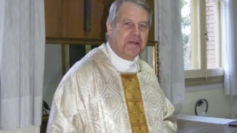 FD2FEBF6-F5A0-47C4-8A04-E3D439A37F3C