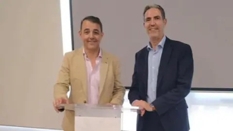 Laureano Turienzo presidente de AER y Carlos Augusto presidente de la C&aacute;mara de Torrelavega
