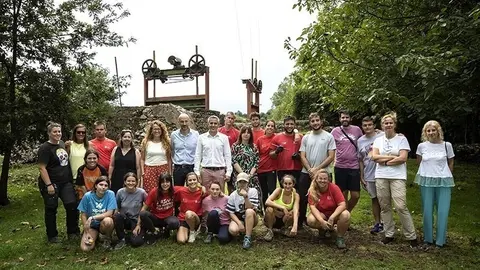 11:30 horas. Puente Viesgo.
El vicepresidente y consejero de Universidades, Igualdad, Cultura y Deporte, Pablo
Zuloaga, visita el campo de voluntariado juvenil &lsquo;Patrimonio industrial&rsquo;.
29 de agosto de 2022
Fotograf&iacute;a: Silvia Bouzo