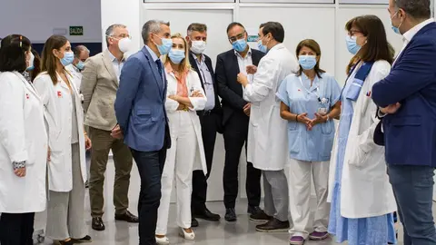 10:15 horas. Exteriores del Pabell&oacute;n 15 del Hospital Valdecilla
El vicepresidente y consejero de Universidades, Igualdad, Cultura y Deporte, Pablo Zuloaga, y el consejero de Sanidad, Ra&uacute;l Pesquera, visitan la Unidad de Ensayos Cl&iacute;nicos.
21 de septiembre de 2022
Fotograf&iacute;a: Oficina de comunicaci&oacute;n