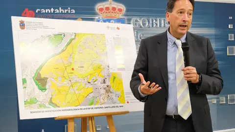 11:00 horas. Sala de Prensa del Gobierno de Cantabria. El consejero de Obras P&uacute;blicas, Ordenaci&oacute;n del Territorio y Urbanismo, Jos&eacute; Luis Gochicoa, presente, en rueda de prensa, el proyecto de investigaci&oacute;n en materia de agua. 4 de octubre de 2022 &copy; Ra&uacute;l Lucio