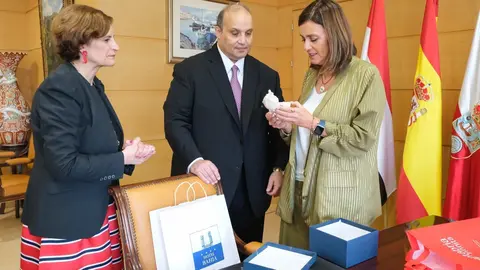 11:00 horas. Sala del Consejo de Gobierno. La consejera de Presidencia, Interior, Justicia y Acci&oacute;n Exterior, Paula Fern&aacute;ndez, se re&uacute;ne con el embajador de Egipto en Espa&ntilde;a, Youssef Mekkawy. 4 de octubre de 2022 &copy; Ra&uacute;l Lucio