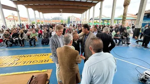 11:00 horas. Pista polideportiva de Argo&ntilde;os
El consejero de Obras P&uacute;blicas, Ordenaci&oacute;n del Territorio y Urbanismo, Jos&eacute; Luis
Gochicoa, se re&uacute;ne con los afectados por los derribos. 8 OCTUBRE 2022 &copy; Oficina de comunicaci&oacute;n