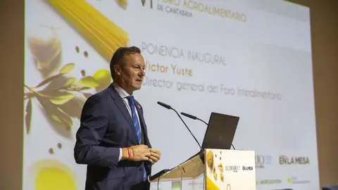09:30 horas. Sal&oacute;n de Actos de la Universidad Europea del Atl&aacute;ntico
El consejero de Desarrollo Rural, Ganader&iacute;a, Pesca, Alimentaci&oacute;n y Medio
Ambiente, Guillermo Blanco, inaugura el VI Foro Agroalimentario de Cantabria.11 OCTUBRE 2022 &copy; Miguel De la Parra