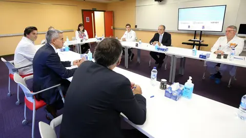 10:45 horas. Hospital Virtual Valdecilla
El vicepresidente y consejero de Universidades, Igualdad, Cultura y Deporte, Pablo Zuloaga, y el consejero de Sanidad, Ra&uacute;l Pesquera, se re&uacute;nen con el director de Relaciones Institucionales para el Sur de Europa de la empresa de oncolog&iacute;a radioter&aacute;pica Varian, Xavier Franz.
11 oct 22