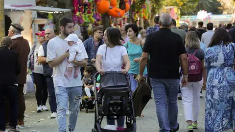 Lugo. Comienzan las fiestas patronales de San Froil&aacute;n, que se prolongar&aacute;n hasta el pr&oacute;ximo 12 de Octubre. Miles de personas abarrotan el recinto ferial en el d&iacute;a de San Froil&aacute;n, especialmente los propios lucenses, puesto que el d&iacute;a de hoy es festivo local en la ciudad.
