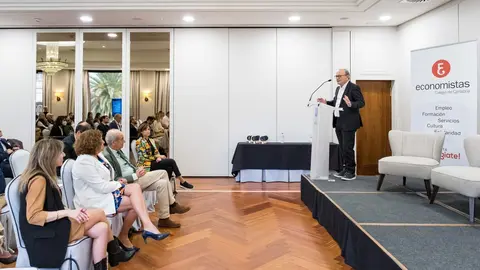 13:30 horas. Hotel Bah&iacute;a de Santander. El consejero de Industria, Turismo. Innovaci&oacute;n, Transporte y Comercio, Javier L&oacute;pez Marcano, clausura la jornada sobre sobre la inteligencia artificial aplicada a la salud. 21 de octubre de 2022 &copy; Ra&uacute;l Lucio