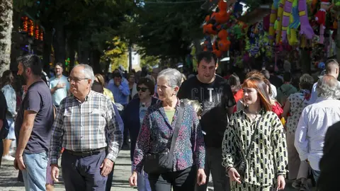 Lugo. Comienzan las fiestas patronales de San Froil&aacute;n, que se prolongar&aacute;n hasta el pr&oacute;ximo 12 de Octubre. Miles de personas abarrotan el recinto ferial en el d&iacute;a de San Froil&aacute;n, especialmente los propios lucenses, puesto que el d&iacute;a de hoy es festivo local en la ciudad.