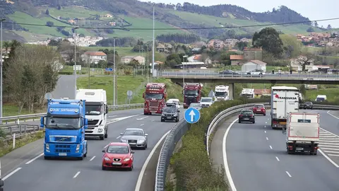 Manifestacion de transportistas, entre Santander y Torrelavega.
21/3/22 Saantander-Torrelavega

FOTOGRAFIA: JUAN MANUEL SERRANO ARCE
