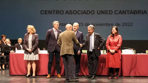 19:00 horas. Sala Argenta del Palacio de Festivales. El presidente de Cantabria, Miguel &Aacute;ngel Revilla, interviene en la apertura del curso acad&eacute;mico 2022-2023 del Centro Asociado de la Universidad Nacional de Educaci&oacute;n a Distancia (UNED) en Cantabria. Al acto, que comienza a las 18:00 horas, asiste desde el inicio el vicepresidente, Pablo Zuloaga. 23 de noviembre de 2022 &copy; Ra&uacute;l Lucio