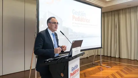 17:00 horas. Hotel Bah&iacute;a (Santander). El consejero de Sanidad, Ra&uacute;l Pesquera, participa en la 5&ordf; Reuni&oacute;n Nacional de Gesti&oacute;n Pedi&aacute;trica. 25 de noviembre de 2022 &copy; Ra&uacute;l Lucio