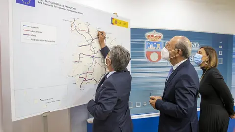 11:30 horas. Sala de Prensa del Gobierno de Cantabria. 
El presidente de Cantabria, Miguel &Aacute;ngel Revilla, junto con los consejeros de Presidencia, Interior, Justicia, y Acci&oacute;n Exterior, Paula Fern&aacute;ndez, y de Industria, Turismo, Innovaci&oacute;n, Transporte y Comercio, Javier L&oacute;pez Marcano, realiza, en rueda de prensa, un balance los encuentros institucionales que ha mantenido en Bruselas con autoridades europeas
11 NOVIEMBRE 2021 &copy; Miguel De la Parra