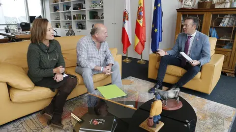 10:00 horas. Despacho del consejero
El consejero de Desarrollo Rural, Ganader&iacute;a, Pesca, Alimentaci&oacute;n y Medio
Ambiente, Guillermo Blanco, se re&uacute;ne con el alcalde de Villacarriedo, &Aacute;ngel Sainz. 07 DICIEMBRE 2022 