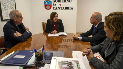 13:00 Despacho de la consejera.
La consejera de Presidencia, Interior, Justicia y Acci&oacute;n Exterior, Paula Fern&aacute;ndez, recibe miembros del Colegio de Economistas de Cantabria.
Cobertura de nota y foto
FOTO/MIGUEL
09 diciembre 2022 &copy; Miguel De la Parra