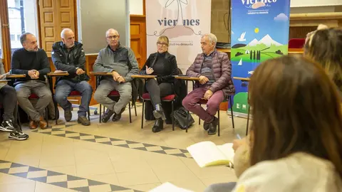 10:00 horas. La Casona. Reinosa, Avda. Puente Carlos III, no 23
La consejera de Empleo y Pol&iacute;ticas Sociales, Eugenia G&oacute;mez de Diego, preside la Mesa para la prevenci&oacute;n de la soledad no deseada en Campoo-Los Valles. 13 DICIEMBRE 2022 &copy; Miguel De la Parra