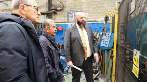 12:00 horas. Calle Calderer&iacute;a, parcela 162-165, Reinosa. El presidente de Cantabria, Miguel &Aacute;ngel Revilla, y el consejero de Industria, Turismo, Innovaci&oacute;n, Transporte y Comercio, Francisco Javier L&oacute;pez Marcano, asisten a la inauguraci&oacute;n de las nuevas instalaciones de la empresa Global Metwire Injection. 14 de diciembre de 2022 &copy; Ra&uacute;l Lucio