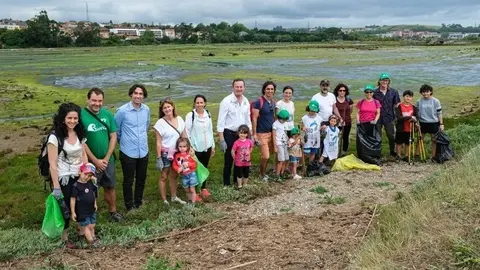 11:30 horas. Centro de Estudios de las Marismas de SEO/BirdLife (Avenida de Chiclana, 8, El Astillero). El consejero de Desarrollo Rural, Ganader&iacute;a, Pesca, Alimentaci&oacute;n y Medio Ambiente, Guillermo Blanco, participa en la campa&ntilde;a de limpieza de basuras en espacios naturales &lsquo;1m2 contra la basuraleza&rsquo;. 11 de junio de 2022 &copy; Ra&uacute;l Lucio