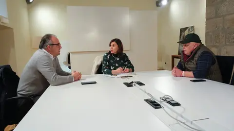 10:00 horas. Centro de Estudios Lebaniegos. Potes. La consejera de Presidencia, Interior, Justicia y Acci&oacute;n Exterior, Paula Fern&aacute;ndez Via&ntilde;a, se re&uacute;ne con los alcaldes de Camale&ntilde;o y de Vega de Li&eacute;bana, &Oacute;scar Casares y Gregorio Alonso, respectivamente. 26 de diciembre de 2022 &copy; Ra&uacute;l Lucio