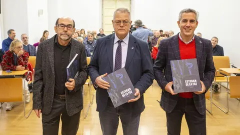 11:30 horas. Parlamento de Cantabria
El vicepresidente y consejero de Universidades, Igualdad, Cultura y Deporte, Pablo
Zuloaga, participa en la presentaci&oacute;n del libro &lsquo;Esteban de la Foz. El poeta del arte&rsquo; 28 DICIEMBRE 2022 &copy; Miguel De la Parra