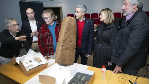 Museo de Prehistoria y Arqueolog&iacute;a de Cantabria (MUPAC)
El vicepresidente y consejero de Universidades, Igualdad, Cultura y Deporte, Pablo Zuloaga, entrega a los Ayuntamientos de Valderredible y Pi&eacute;lagos reproducciones facsimilares de objetos procedentes de yacimientos arqueol&oacute;gicos de ambos municipios.
nr
28 dic 22